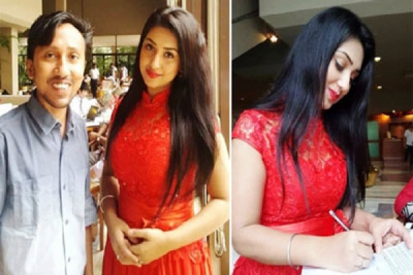 অপু বিশ্বাস দেশে ফেরায় ‘রাজনীতি’ এবার চাঙা 