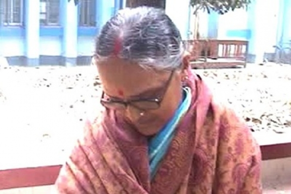 বৃদ্ধা মাকে পেটানোর ফল হাতেনাতে পেলেন ছেলে-বউমা