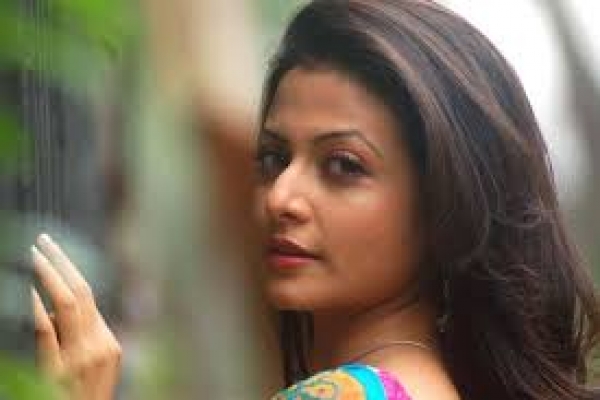  ঢাকার ছবিতে কোয়েল মল্লিক
