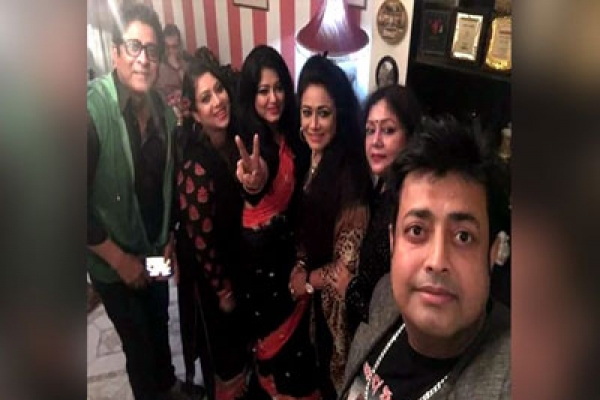 শাবনূরের বাসায় ওমর সানি-মৌসুমী