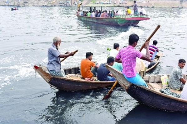 বুড়িগঙ্গায় পানি নেই সবটাই বিষ!