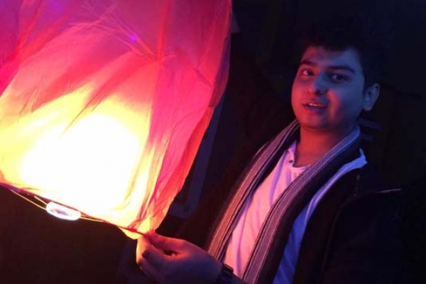  নিজের পাড়াতেই মার খেলেন এই অভিনেতা