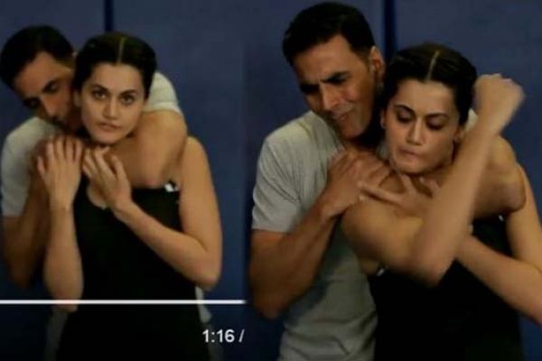 হঠাৎ তাপসী পান্নুকে ‘কনুই মারা’ শেখালেন অক্ষয় কুমার