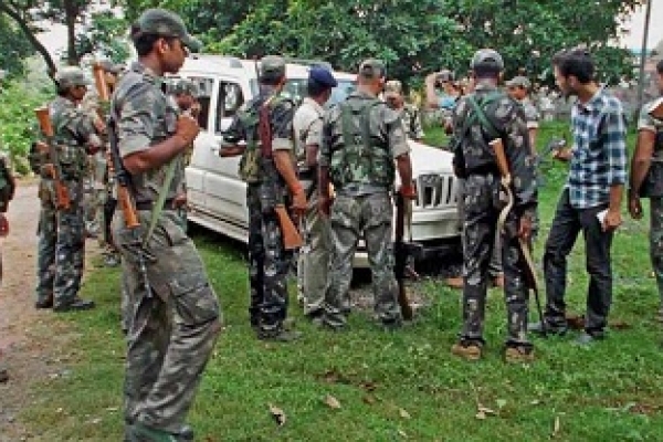  মাওবাদীদের হামলায় ১২ পুলিশ নিহত