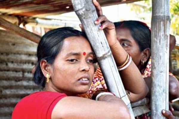 বিয়ের আসরে এলো দুঃসংবাদ, ট্রেনের নিচে ঝাঁপ দিয়ে মারা গেছেন হবু বর