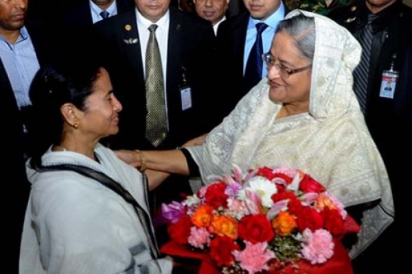 বাংলাদেশে গিয়ে পেট ভরে ইলিশ মাছ দিয়ে ভাত খাবো: মমতা