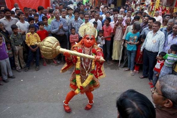 হনুমান কার? তৃণমূল নাকি বিজেপির? চলছে দড়ি টানাটানি