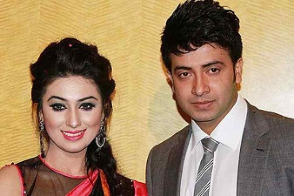 শাকিবকে দেখতে হাসপাতাল যাচ্ছেন অপু বিশ্বাস