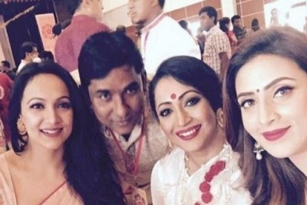 কুর্মিটোলা গলফ গার্ডেনে তারকাদের বর্ষবরণ    