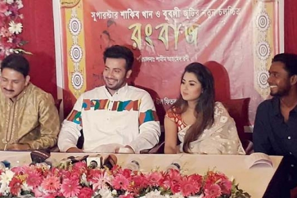 সন্ধ্যায় বুবলীকে সাথে নিয়ে ‘রংবাজ’ মহরতে শাকিব