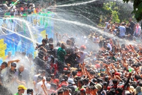 মিয়ানমারে পানি উৎসবে ১৪ জনের প্রাণহানি