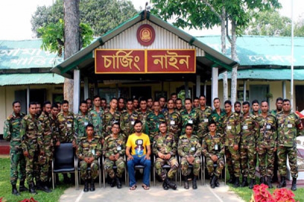 আত্মত্যাগী সেনাবাহিনী ও বিজিবির সঙ্গে আমি কাজ করতে চাই: মাশরাফি