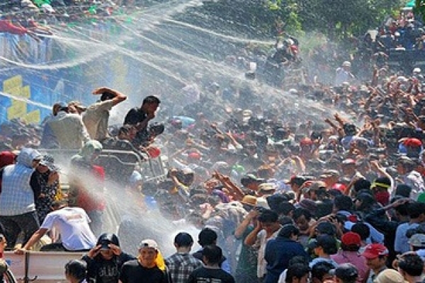      মিয়ানমারে পানি উৎসবে নিহতের সংখ্যা বেড়ে ২৮৫
