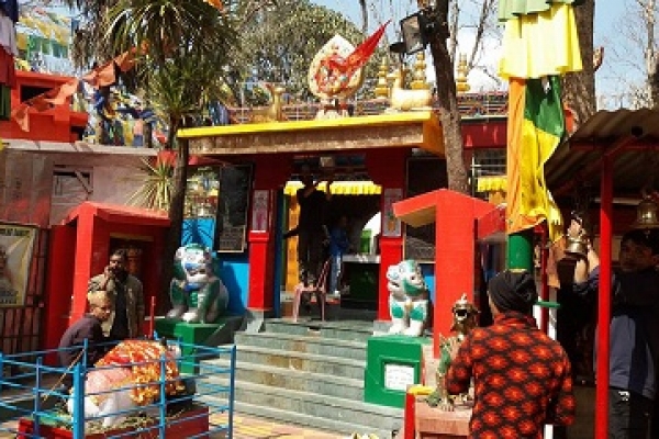 দার্জিলিংয়ে আজানের ৩০ সেকেন্ড পূর্বেই থেমে যায় মন্দিরের মাইক