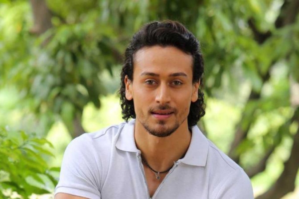 আমি আমার বাবাকে ছাড়িয়ে যেতে চাই: টাইগার শ্রফ
