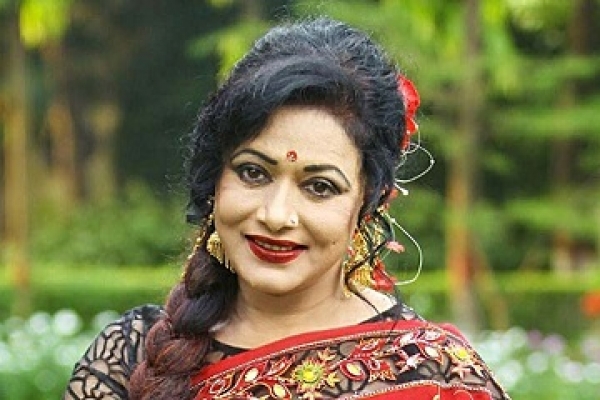 ফিরলেন রোজিনা