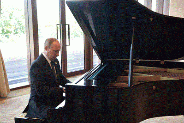 চীনে পিয়ানো বাজিয়ে তাক লাগিয়ে দিলেন পুতিন