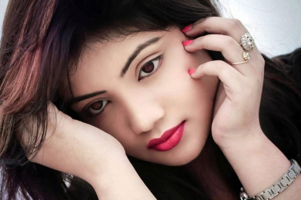 ভদ্র মেয়ে চিনবেন যে ১০টি লক্ষণ দেখে