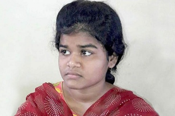  মাদ্রাসায় পড়ে তাক লাগানো ফল করল হিন্দু ছাত্রী