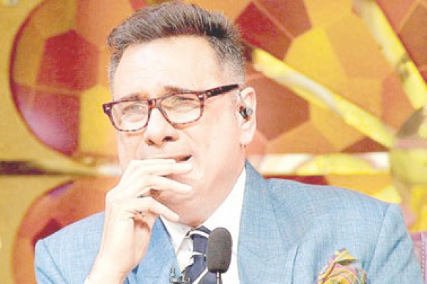 পর্দায় মাকে দেখে কাঁদলেন বোমান ইরানি