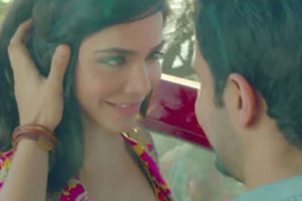  নায়ক-নায়িকার খেয়ালই নেই পরিচালক কখন ‘কাট’ বলেছেন! তারা ব্যাস্ত…