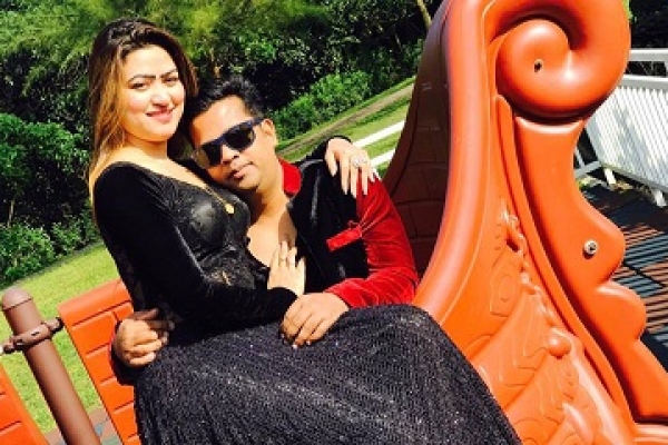 নাঈম আশরাফের সেলফিতে বিব্রত: বিয়ের কথা সামনে আনলেন নায়িকা