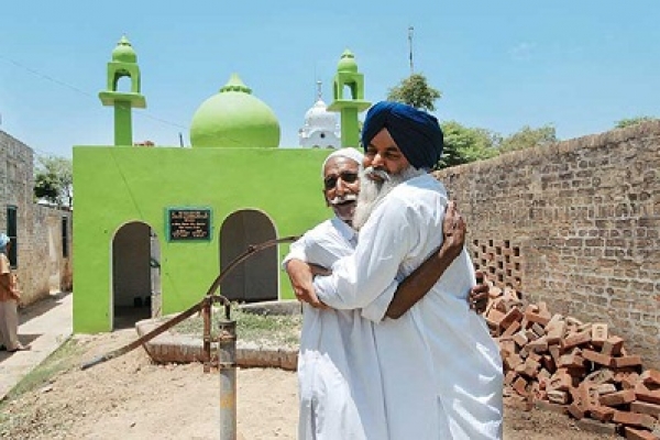 এবার ভারতে মসজিদ নির্মাণ করলেন শিখ হিন্দুরা