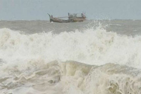 উত্তাল বঙ্গোপসাগর, বৃষ্টিতে সারা দেশে জনজীবন বিপর্যস্ত