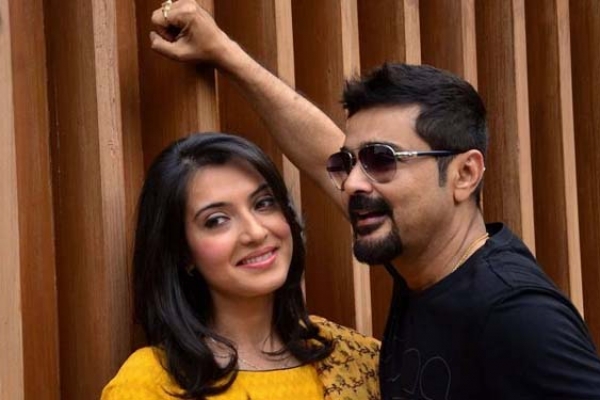 দাম্পত্য জীবন নিয়ে যা বললেন প্রসেনজিতের স্ত্রী অর্পিতা