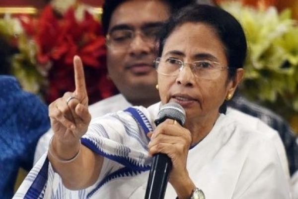 শ্বশুরের কামাই, খাচ্ছে জামাই:  মমতা