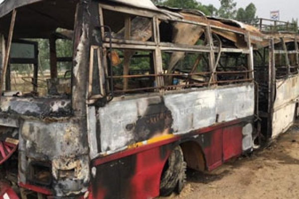 ভারতে বাসে আগুন লেগে নিহত ২২