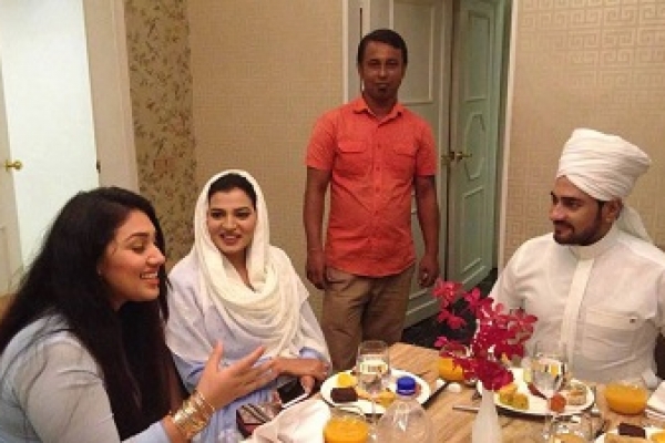 ইফতার পার্টিতে দরবেশ বেশে অনন্ত জলিল!