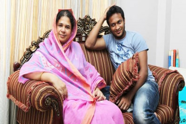 সাকিবের গোপন কাহিনী ফাঁস করে দিলেন তার মা