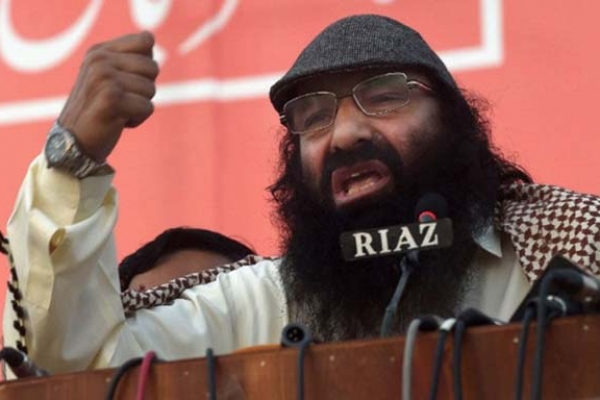 ‘আন্তর্জাতিক জঙ্গি’নেতার পাশে দাঁড়ালো পাকিস্তান