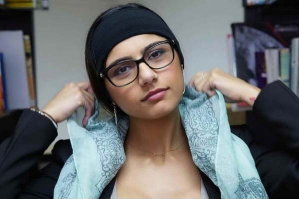 যে কাণ্ড ঘটিয়ে মিয়া খলিফার হাতে ঘুষি খেলেন যুবক