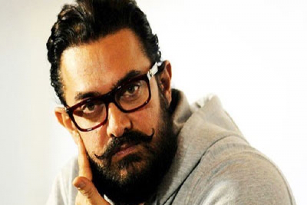 বলিউডে তিন খানের মধ্যে আমিরই সেরা