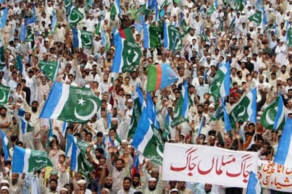 পাকিস্তানে উত্তেজনার পারদ তুঙ্গে উঠেছে