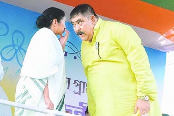 ‘যদি হিন্দুরা কিছু করে দেয়, ভাববেন পয়সা দিয়ে বিজেপি করাচ্ছে’