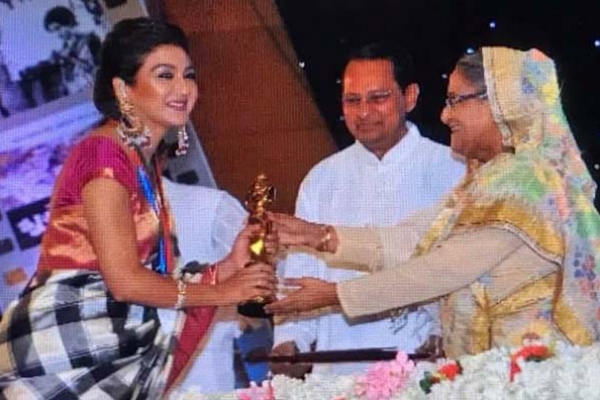 জয়া আহসানকে প্রশংসায় ভাসিয়ে যা বললেন প্রধানমন্ত্রী