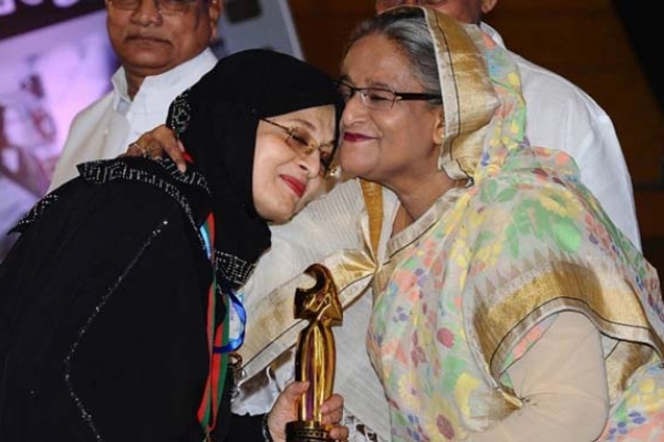 ‘যাদের ভালোবাসায় রত্না থেকে শাবানা হয়েছি, এ পুরষ্কার তাদের’