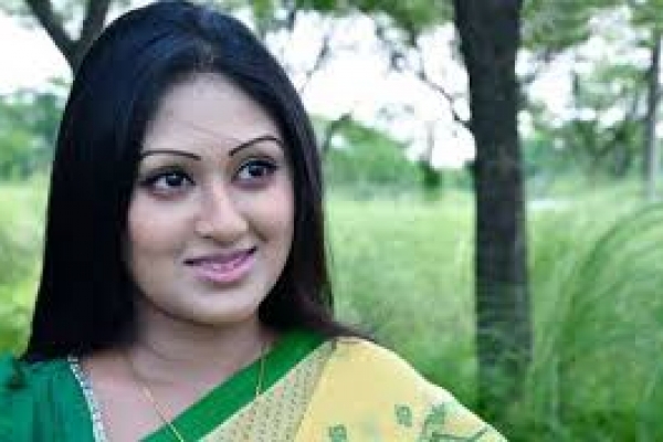আমার কো-মডেল এত কাঁপছিলেন যে...