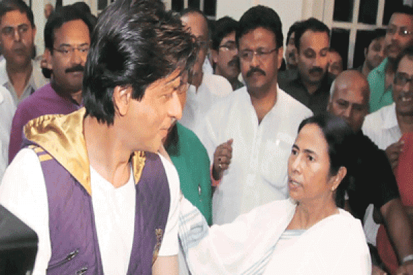 মুখ্যমন্ত্রীর পাশে দাড়িয়ে নিজেকে কলকাতার স্টার দাবি করে যা বললেন শাহরুখ