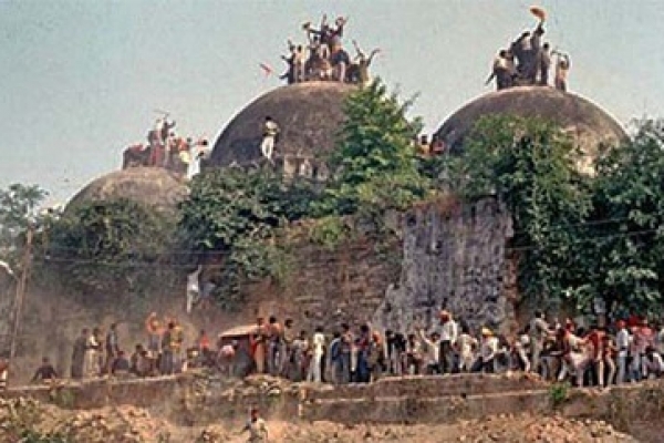 মন্দির ভেঙেই বাবরি মসজিদ বানানো হয়েছিল, আদালতকে শিয়া বোর্ড