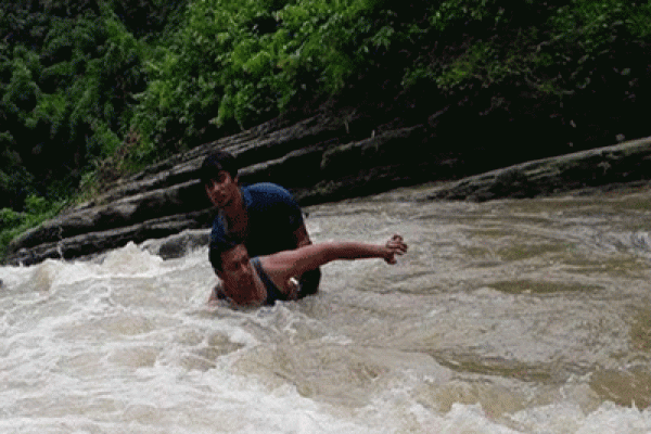 বেঁচে গেলেন চিত্রনায়ক ইমন