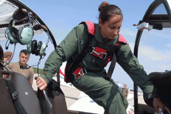 এই প্রথম মহিলাদের হাতে নিয়ন্ত্রিত হবে যুদ্ধ বিমান