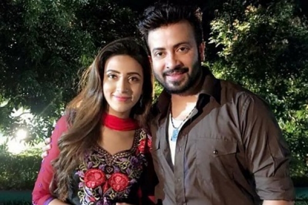 জঙ্গি হামলার আশঙ্কা: ঢাকায় ফিরছেন শাকিব-মিম, ক্ষতি ৯ লাখ টাকা