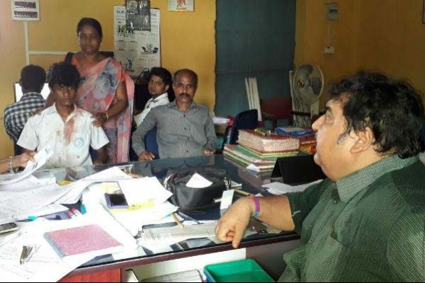 বান্ধবীকে প্রেম প্রস্তাব, স্কুলের ক্লাসে বেধড়ক মার সহপাঠীর  