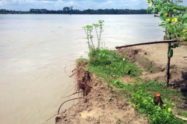 সকালের রান্নাঘর দুপুরেই নদীতে বিলীন!