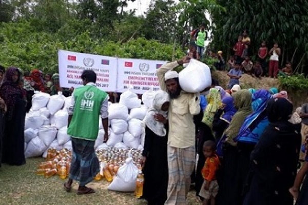 রোহিঙ্গাদের জন্য বাংলাদেশে দ্রুত ত্রাণ পাঠাচ্ছে তুরস্কের ত্রাণ সংস্থা