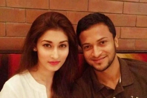 সুন্দরী স্ত্রীর মন জিততে গিয়ে ইতিহাস গড়লেন সাকিব!